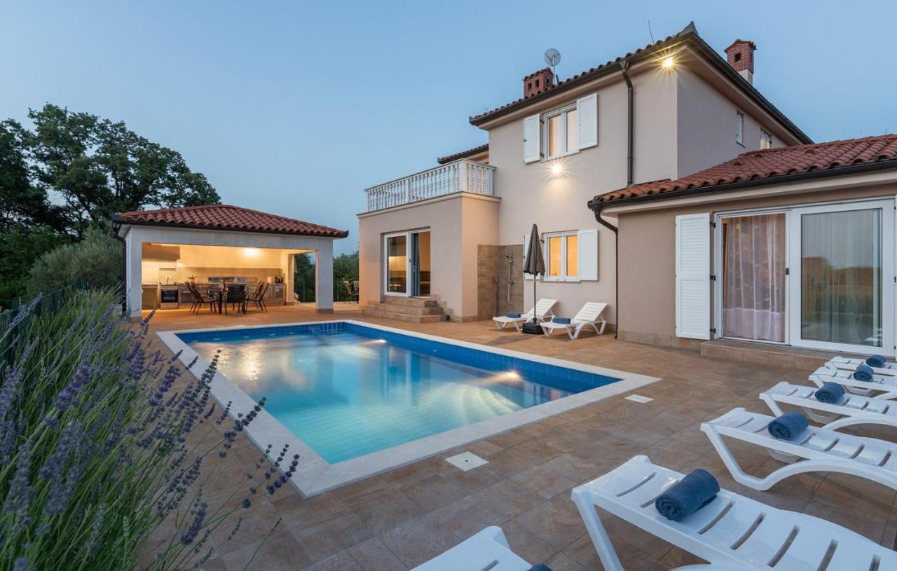 Villa Buroli With Pool, Sauna And Jacuzzi 외부 사진