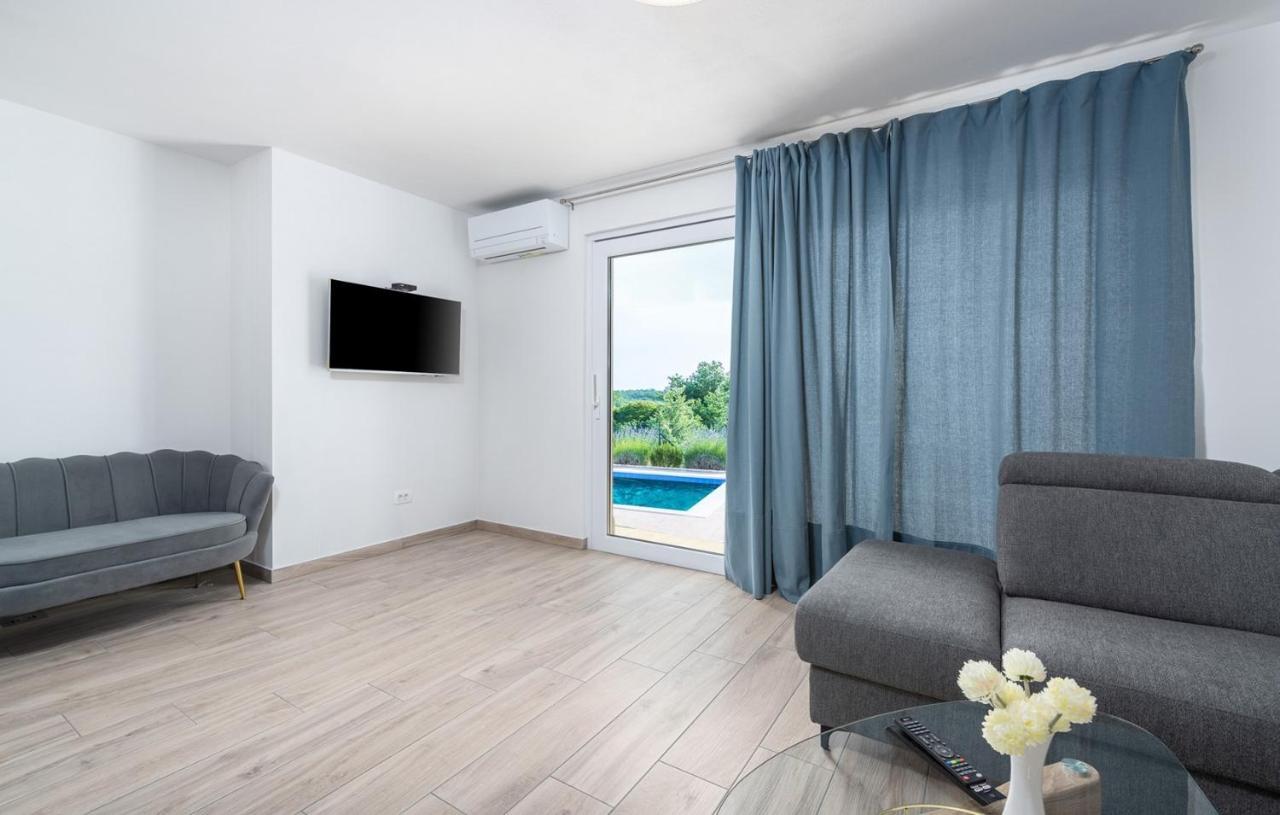 Villa Buroli With Pool, Sauna And Jacuzzi 외부 사진