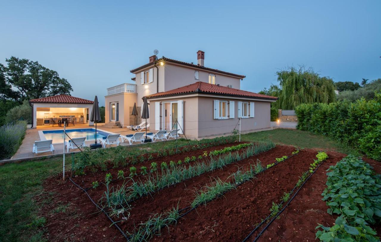 Villa Buroli With Pool, Sauna And Jacuzzi 외부 사진