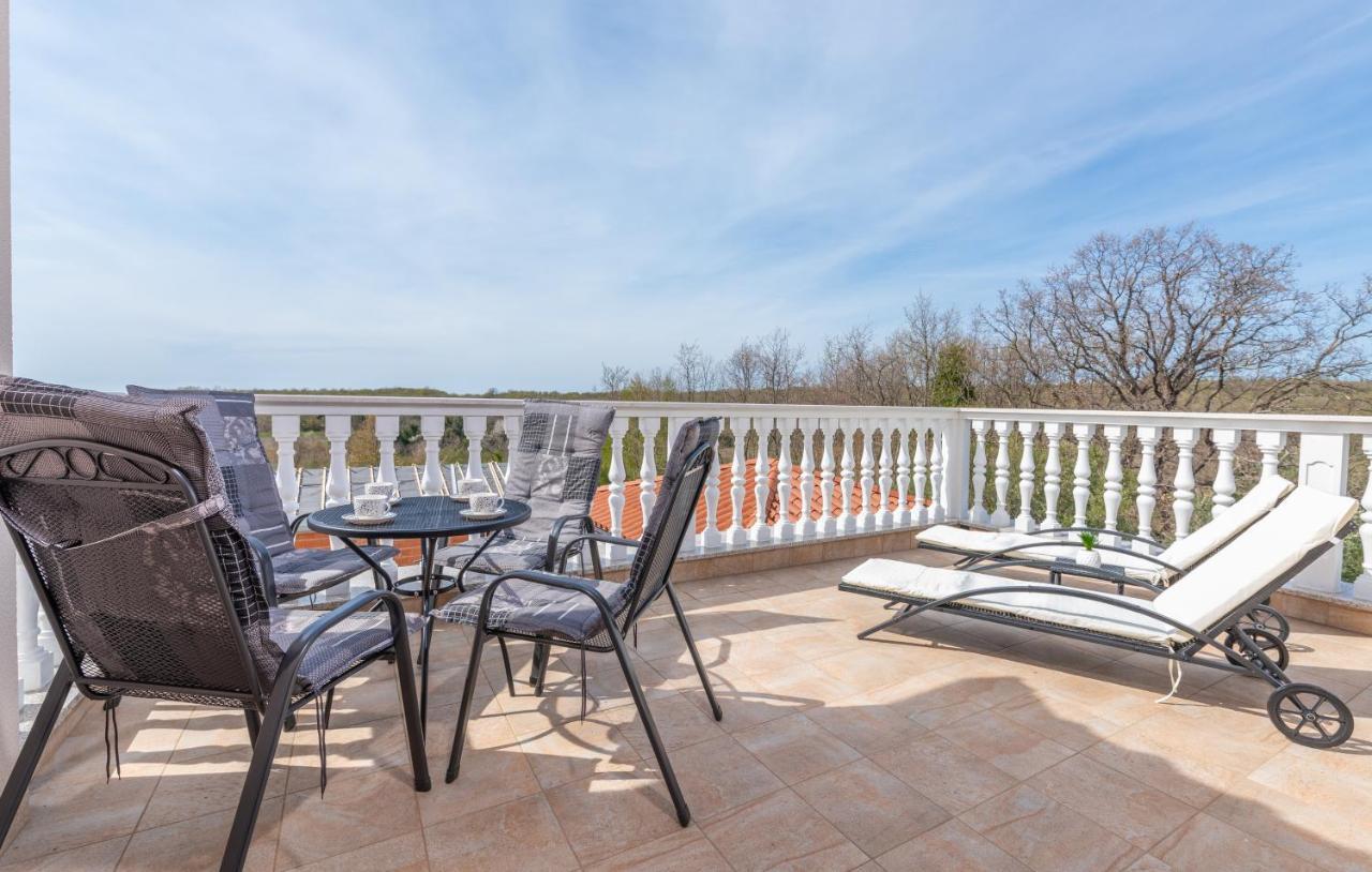 Villa Buroli With Pool, Sauna And Jacuzzi 외부 사진