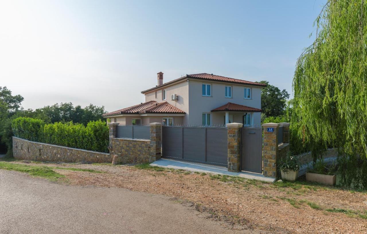 Villa Buroli With Pool, Sauna And Jacuzzi 외부 사진