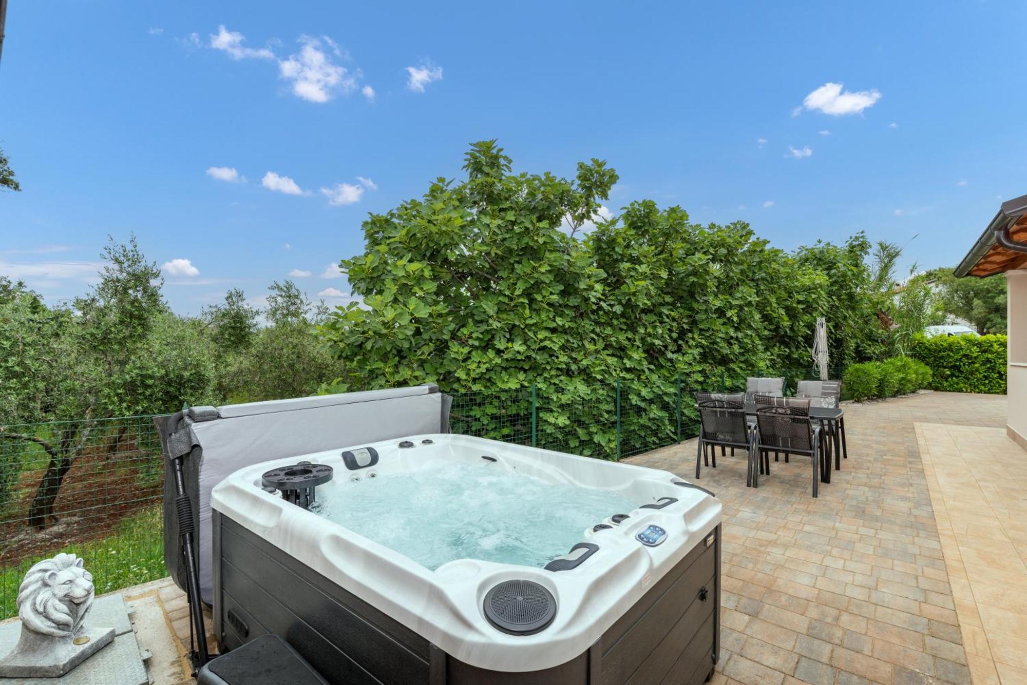 Villa Buroli With Pool, Sauna And Jacuzzi 외부 사진