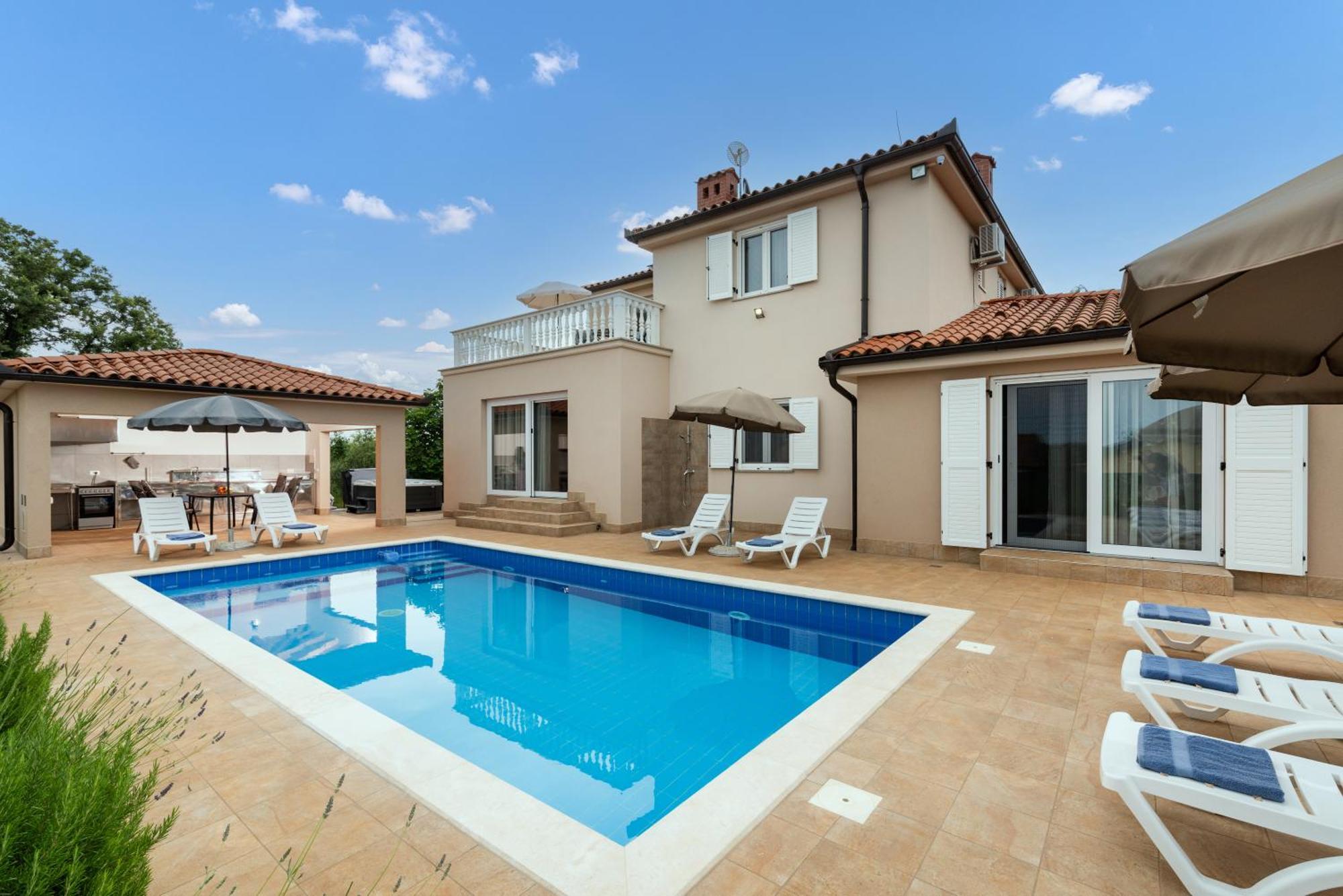 Villa Buroli With Pool, Sauna And Jacuzzi 외부 사진