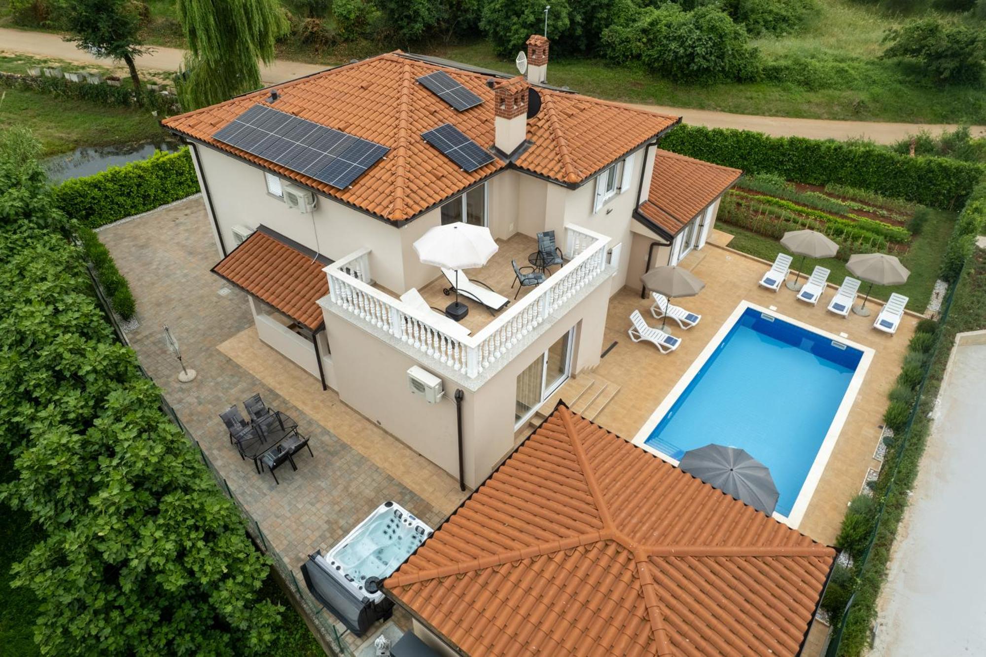 Villa Buroli With Pool, Sauna And Jacuzzi 외부 사진