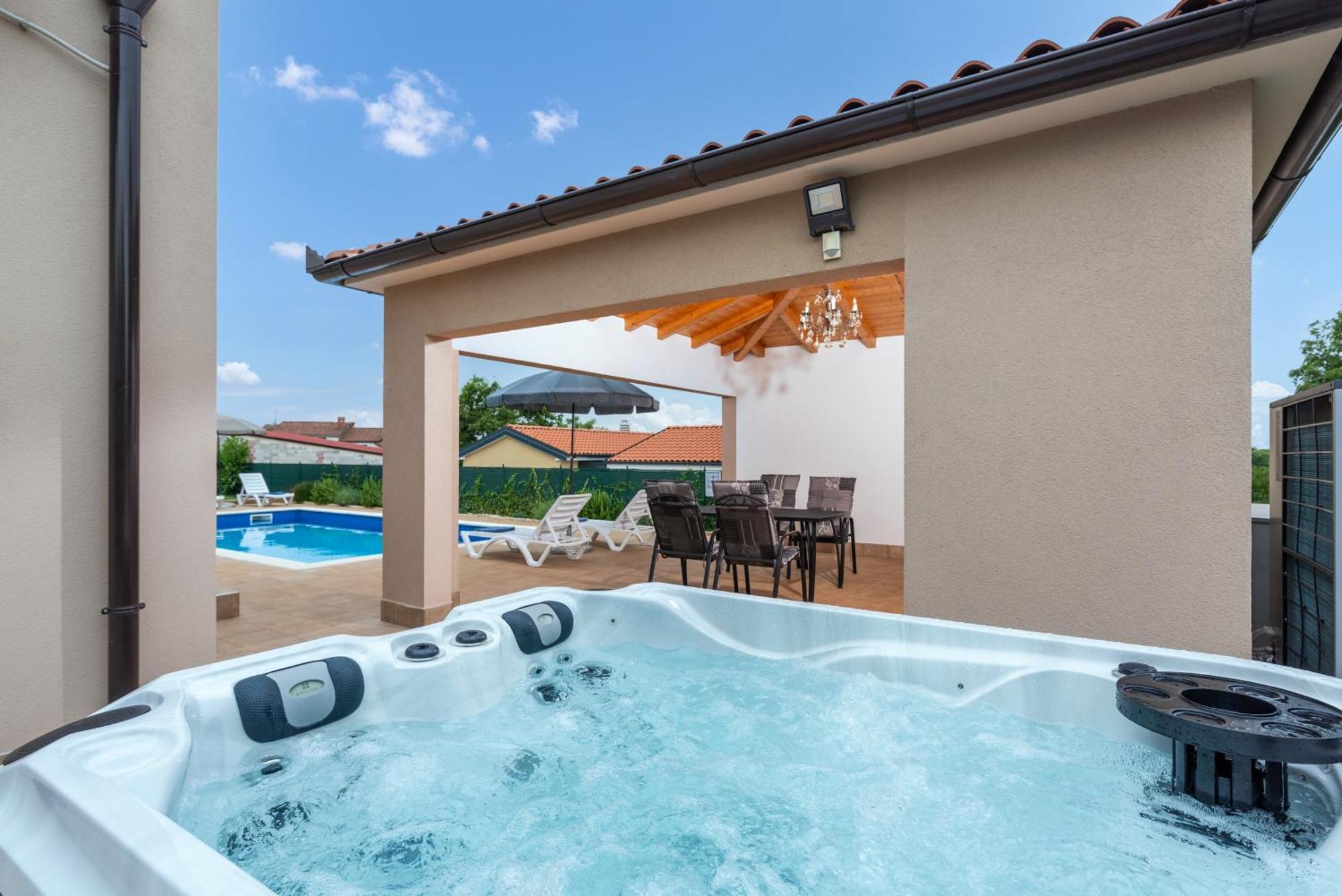 Villa Buroli With Pool, Sauna And Jacuzzi 외부 사진