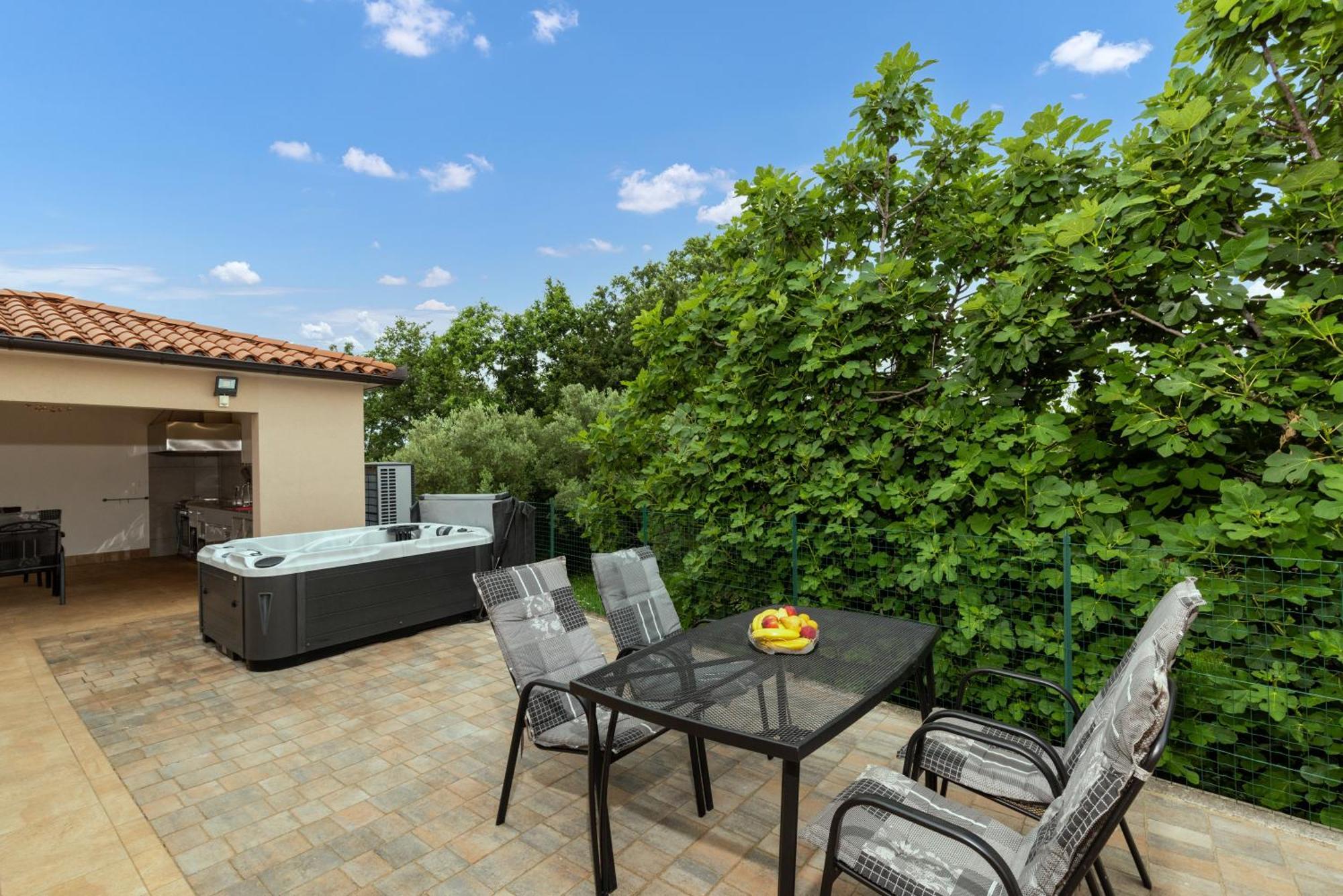 Villa Buroli With Pool, Sauna And Jacuzzi 외부 사진